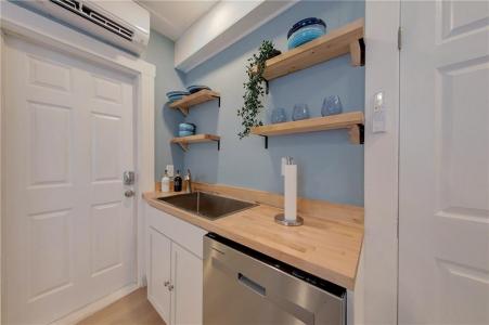 382 Spring Street 3, Newport, Rhode Island 02840, USA