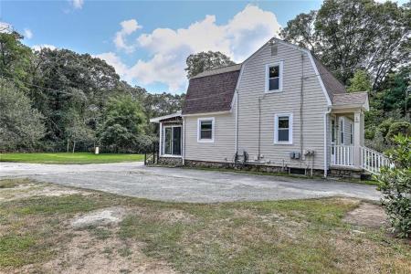 74 Crandall Road, Tiverton, Rhode Island 02878, USA