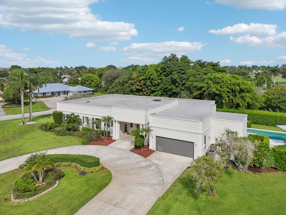257 N Country Club Drive, Atlantis, Florida 33462, USA