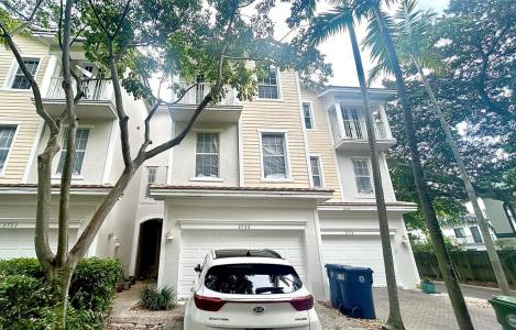 2720 NE 9th Ave, Wilton Manors, Florida 33334