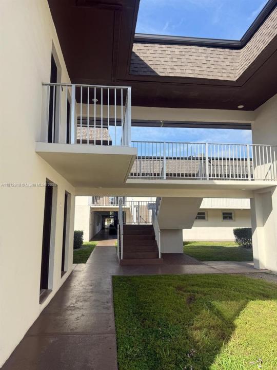 8601 SW 94th St 125W, Miami, Floryda 33156, USA
