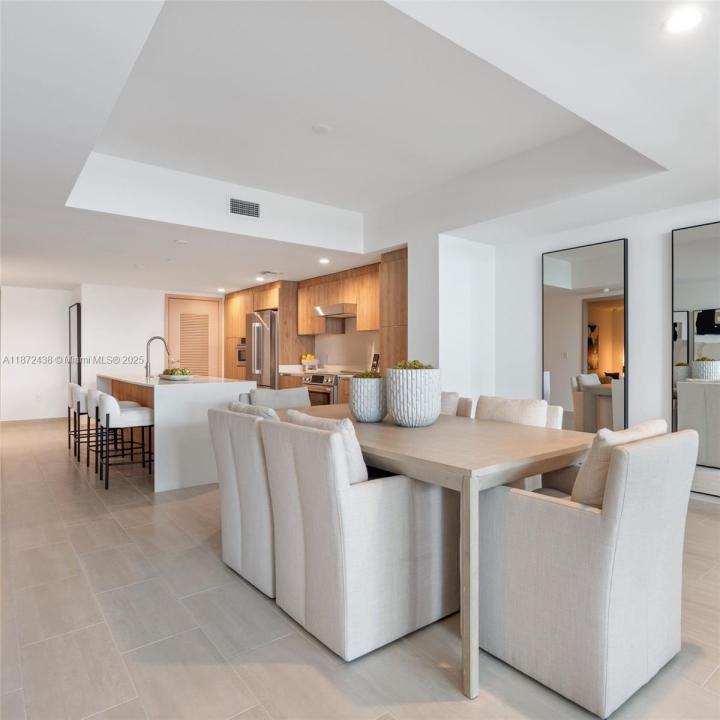 10281 W Bay Harbor Dr 402, Bay Harbor Islands, Floryda 33154, USA