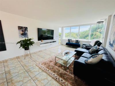8233 Harding Ave 309, Miami Beach, Florida 33141, USA