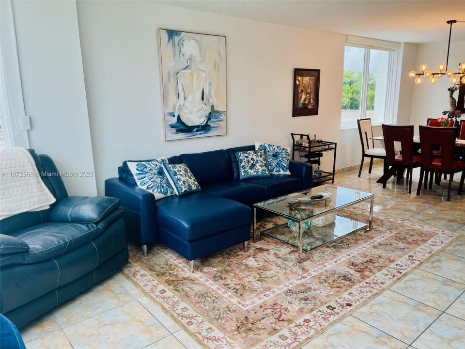 8233 Harding Ave 309, Miami Beach, Florida 33141, USA