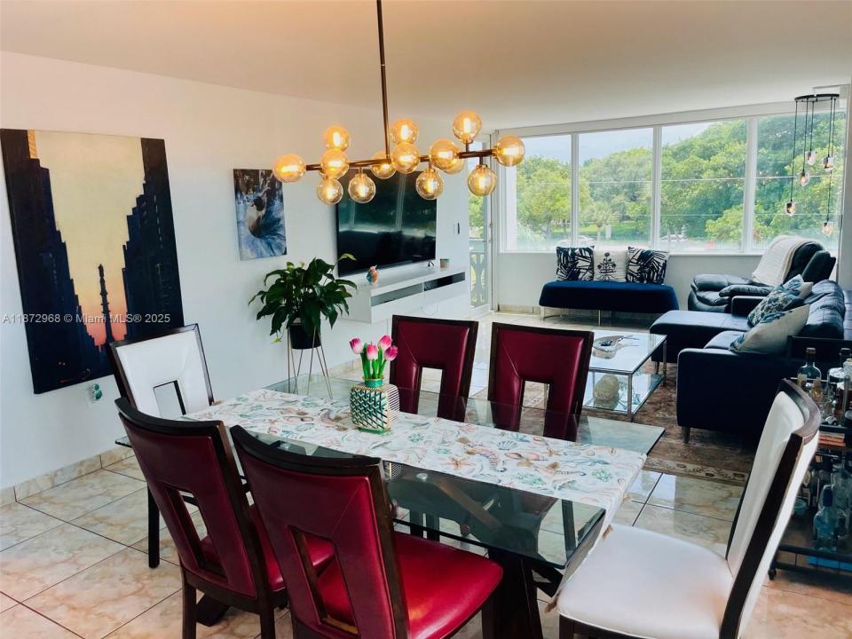 8233 Harding Ave 309, Miami Beach, Florida 33141, USA