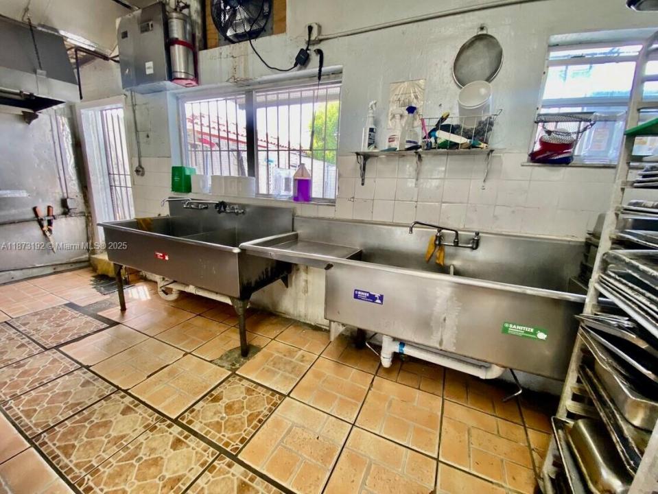 450 E 25th St, Hialeah, פלורידה 33013, ארצות הברית של אמריקה 