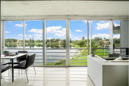 879 NE 195th St 228, Miami, Florida 33179, USA