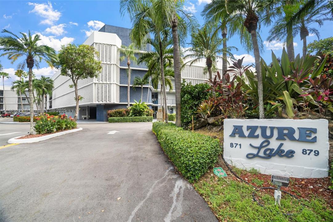 879 NE 195th St 228, Miami, Florida 33179, USA