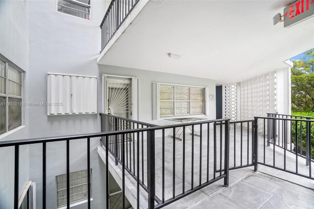 879 NE 195th St 228, Miami, Florida 33179, USA