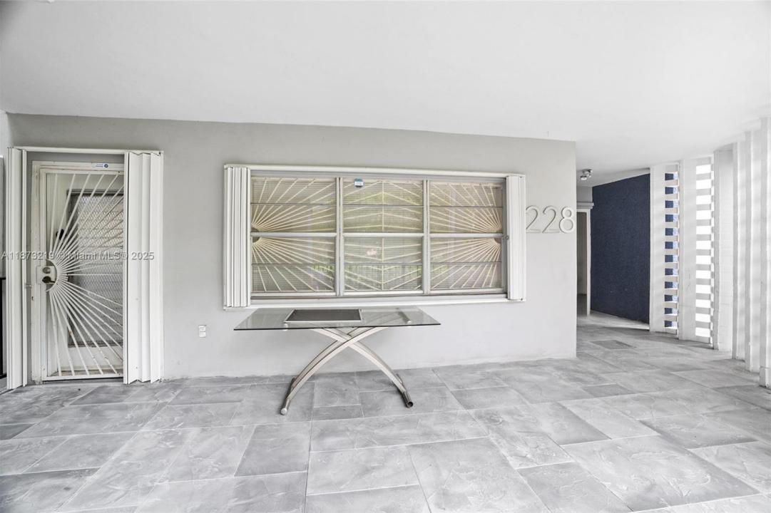 879 NE 195th St 228, Miami, Florida 33179, USA