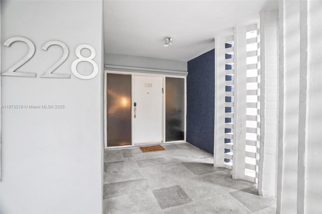 879 NE 195th St 228, Miami, Florida 33179, USA