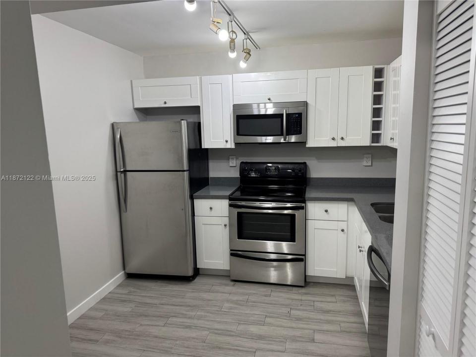 721 N Pine Island Rd 201, Plantation, Florida 33324