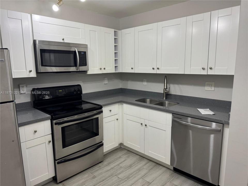 721 N Pine Island Rd 201, Plantation, Florida 33324