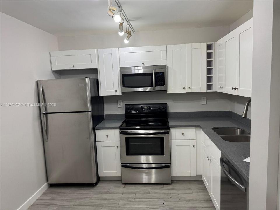 721 N Pine Island Rd 201, Plantation, Florida 33324