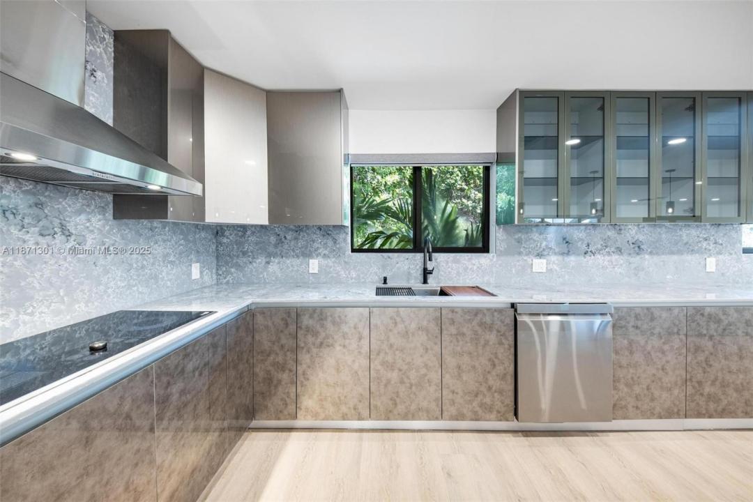 7401 Miami View Dr, North Bay Village, Florida 33141