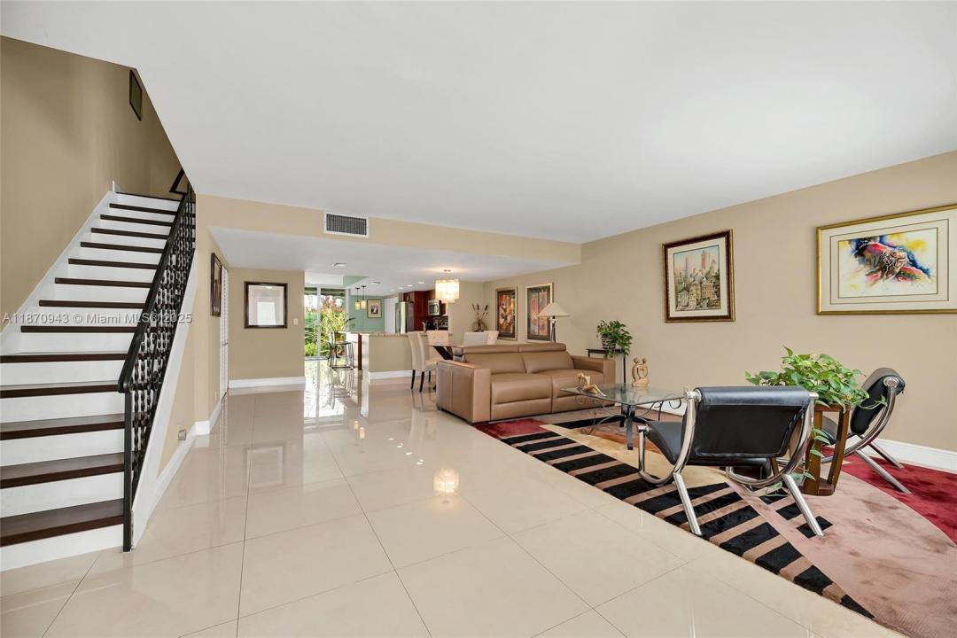 715 NE 27th Ave, Hallandale Beach, Flórida 33009, Estados Unidos