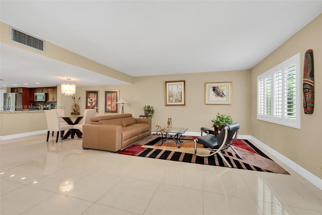 715 NE 27th Ave, Hallandale Beach, Flórida 33009, Estados Unidos