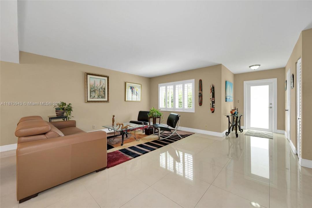 715 NE 27th Ave, Hallandale Beach, Flórida 33009, Estados Unidos