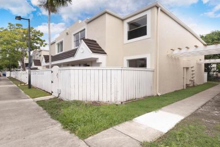 6855 SW 45th Ln 2, Miami, Florida 33155, USA