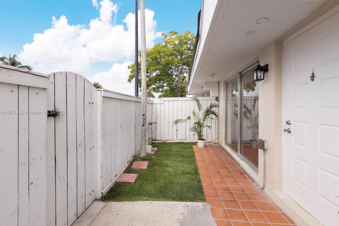 6855 SW 45th Ln 2, Miami, Florida 33155