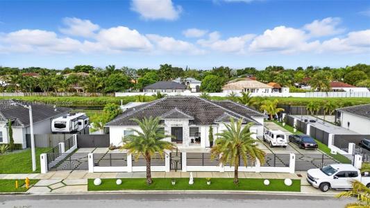 19302 SW 132nd Path, Miami, Florida 33177, USA