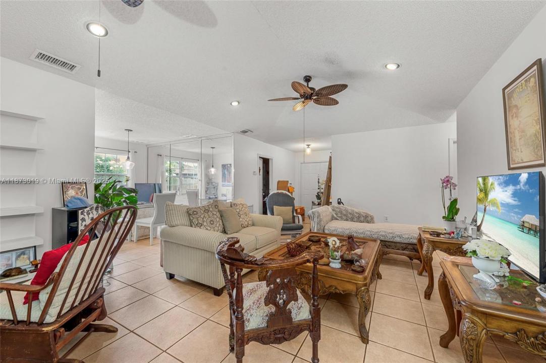 8155 NW 201st St, Hialeah, Florida 33015