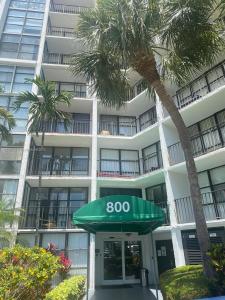 800 Parkview Dr 104, Hallandale Beach, Florida 33009, USA