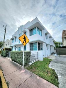 7936 Harding Ave 6, Miami Beach, Florida 33141, USA