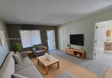 724 SW 7th Ter 1-2, Hallandale Beach, Florida 33009, USA