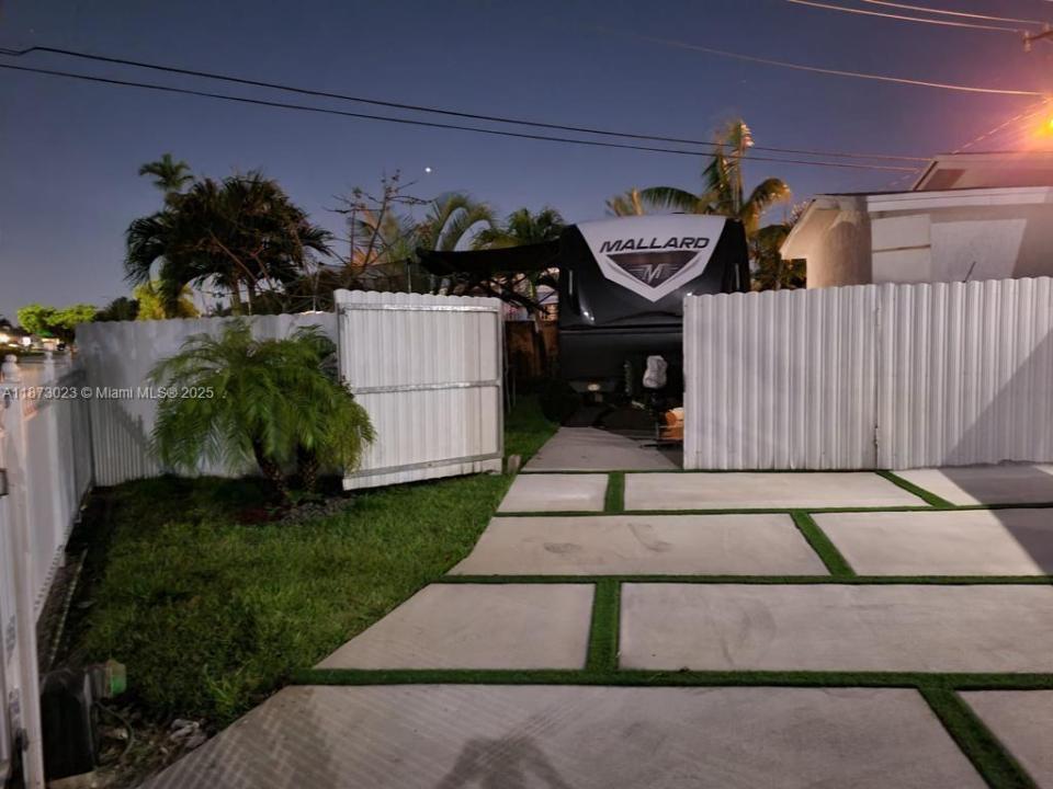 18120 NW 49th Ave, Miami Gardens, Florida 33055