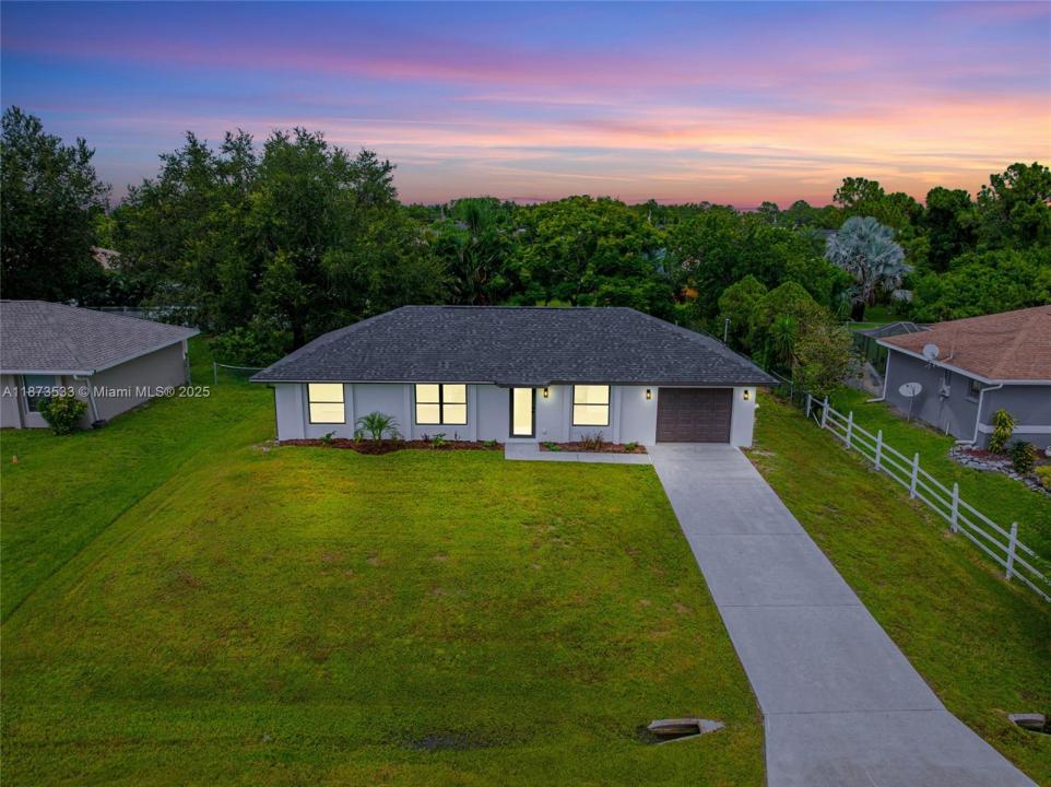 3206 12 Street W., Lehigh Acres, Floride 33971, États-Unis