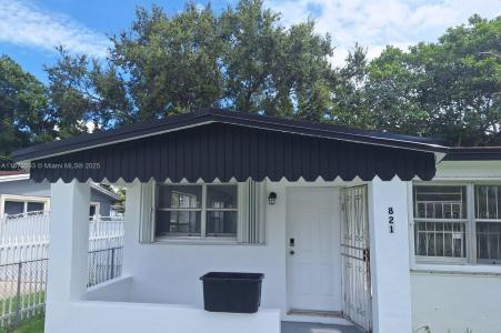 821 Curtiss Dr, Opa-Locka, Florida 33054, USA
