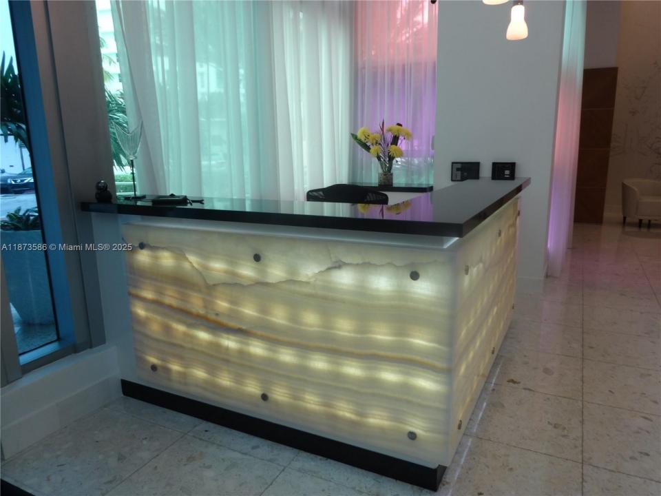 3801 Collins Ave 1806, Miami Beach, Floride 33140, États-Unis