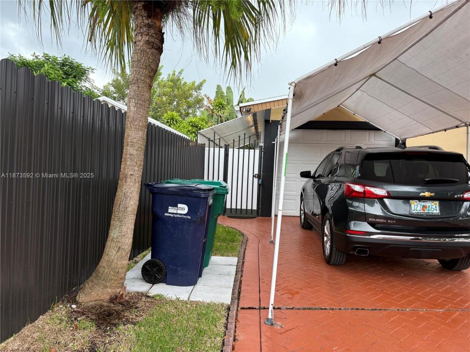 9470 SW 79th St A, Miami, Флорида 33173, Соединенные Штаты