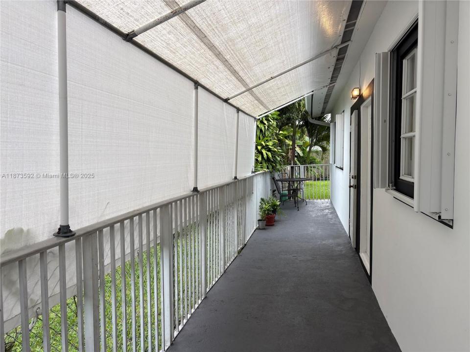 9470 SW 79th St A, Miami, Флорида 33173, Соединенные Штаты
