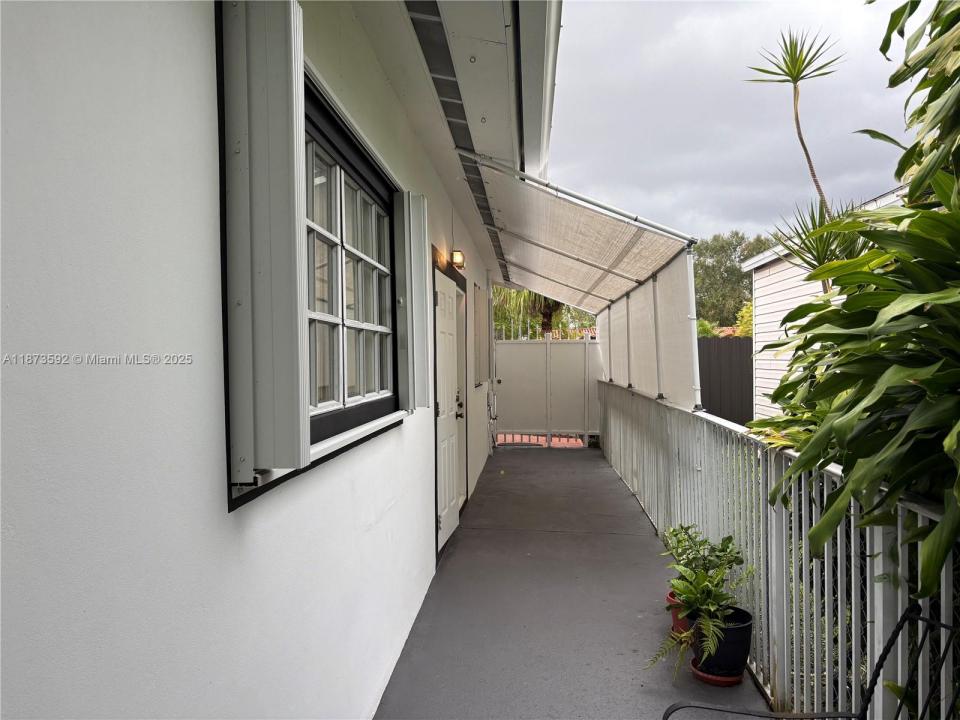 9470 SW 79th St A, Miami, Флорида 33173, Соединенные Штаты