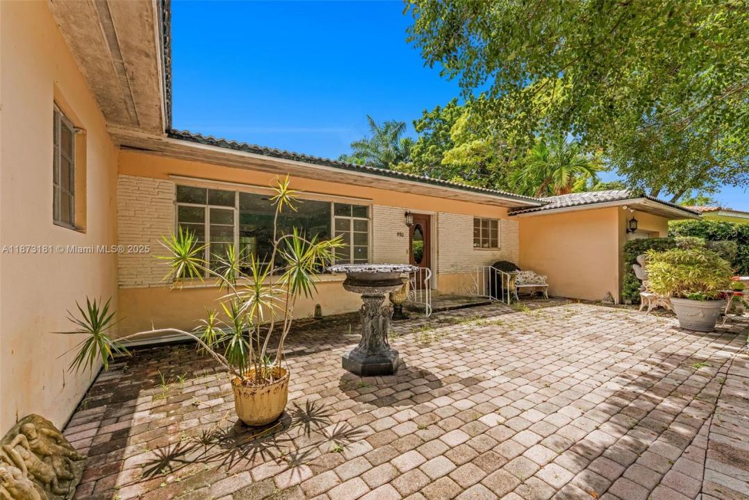 990 NE 94th St, Miami Shores, Floryda 33138, USA