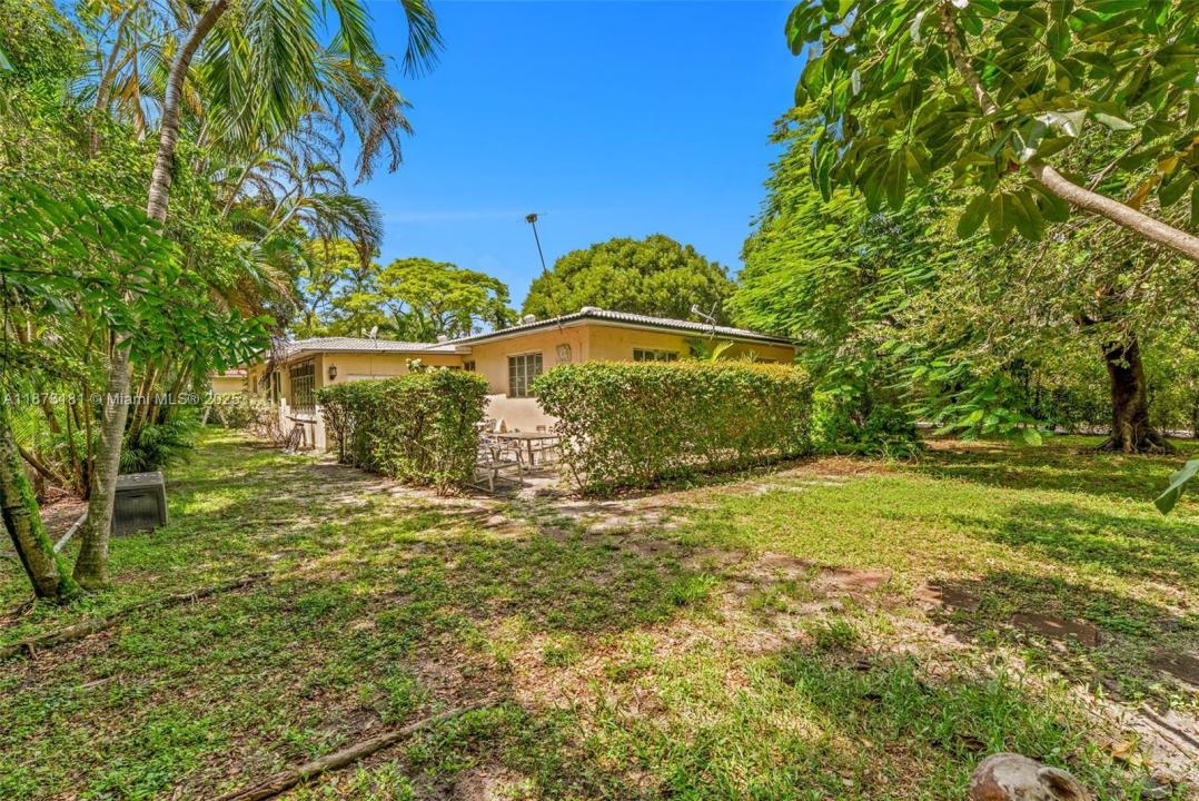 990 NE 94th St, Miami Shores, Floryda 33138, USA