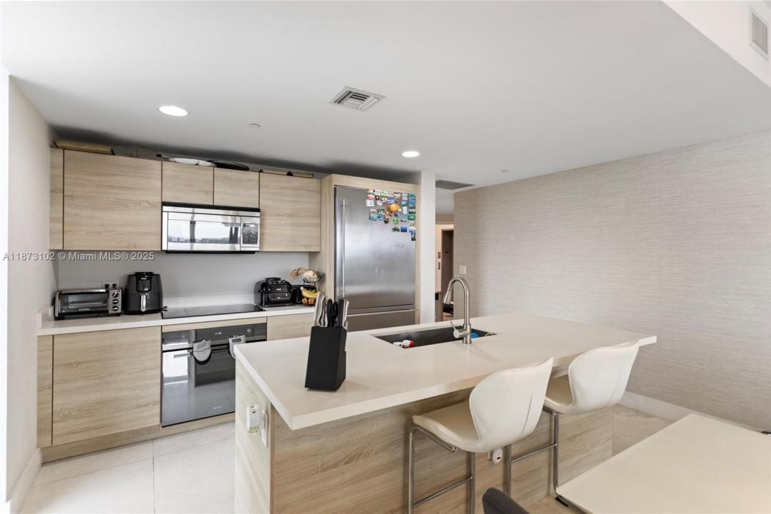 16385 Biscayne Blvd 1007, North Miami Beach, Florida 33160