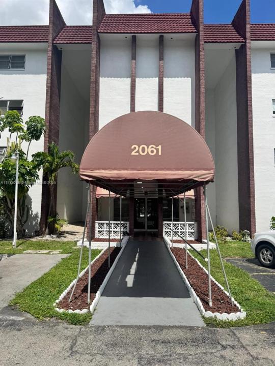 2061 NW 47th Ter 407, Lauderhill, Florida 33313, USA