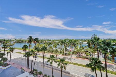 5401 Collins Ave 424, Miami Beach, Florida 33140, USA