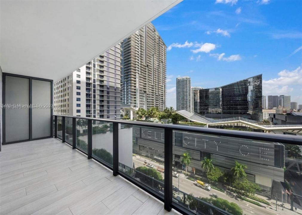 45 SW 9th 1110, Miami, פלורידה 33130, ארצות הברית של אמריקה