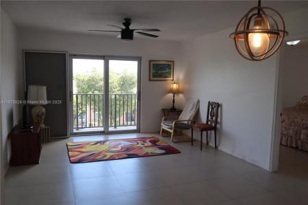 4705 NW 7th St 404-7, Miami, Florida 33126, USA