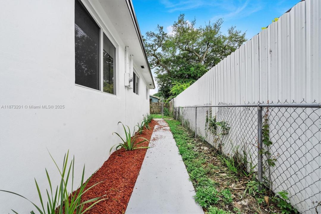 8521 NW 15th Ave, Miami, פלורידה 33147, ארצות הברית של אמריקה