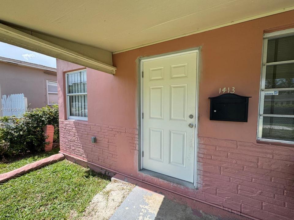 1411 NW 41st St, Miami, Florida 33142, USA
