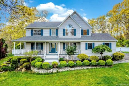 212 Fairway Drive, Riverhead, New York 11792, HOA KỲ