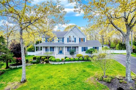 212 Fairway Drive, Riverhead, New York 11792, HOA KỲ