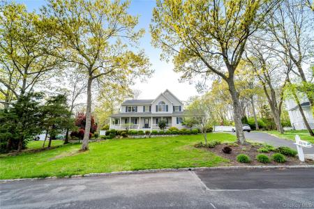 212 Fairway Drive, Riverhead, New York 11792, HOA KỲ