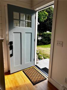 433 Wolcott Avenue, Middletown, Rhode Island 02842