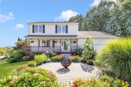 11 Shannon Lane, West Warwick, RI 02893, USA